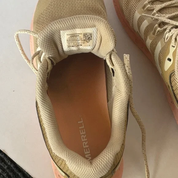 Woman’s 9 Merrell sneaker - Picture 8 of 8